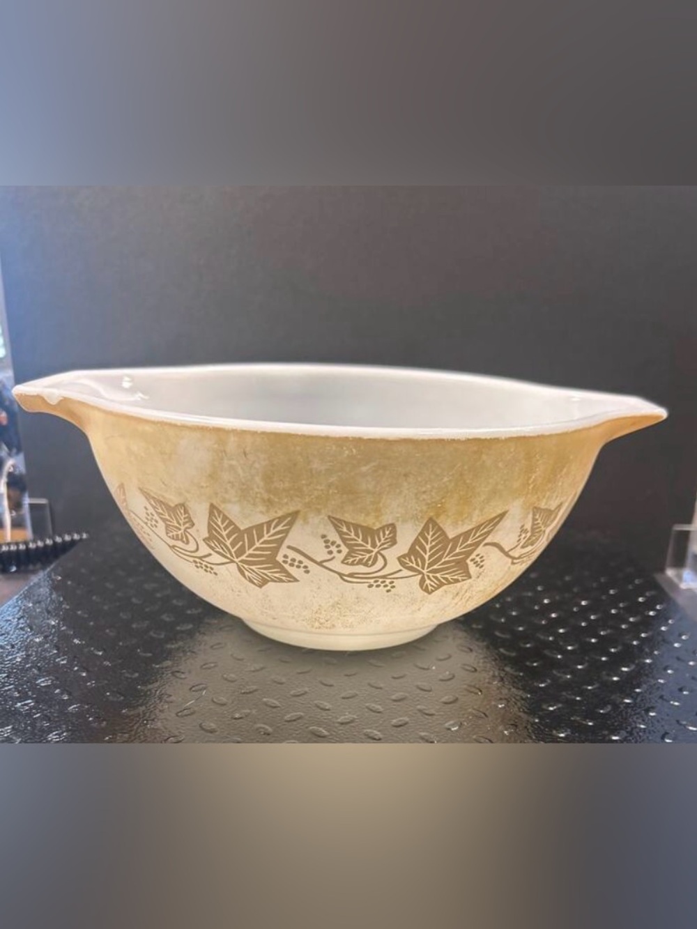Pyrex Sandalwood Bowl 442